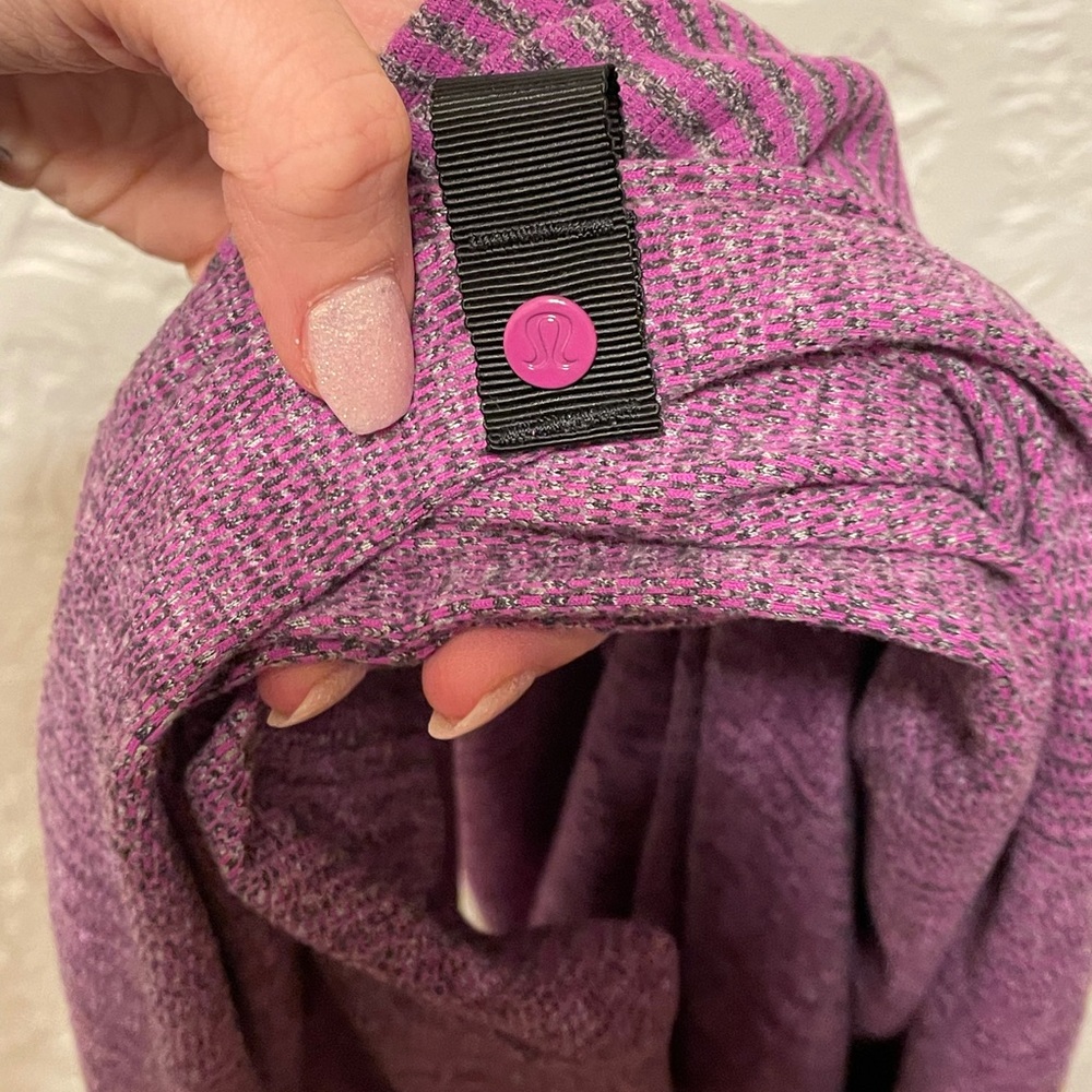 Lululemon customizable snap scarf